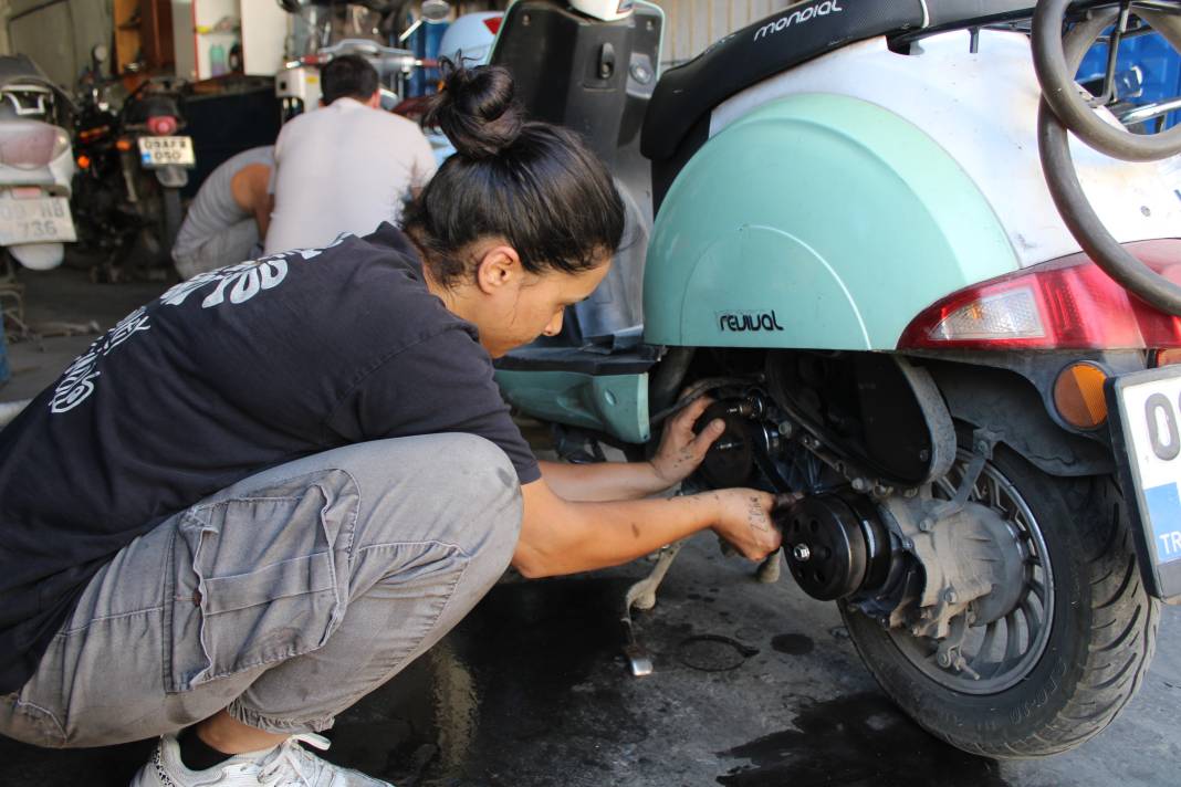 Eşi çırak bulamıyordu, sanayinin tek kadın ustası oldu 3