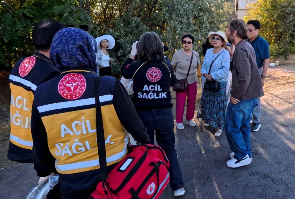 Konya’dan dönen Çinli turistlere kaza şoku! TIR çarptı 1