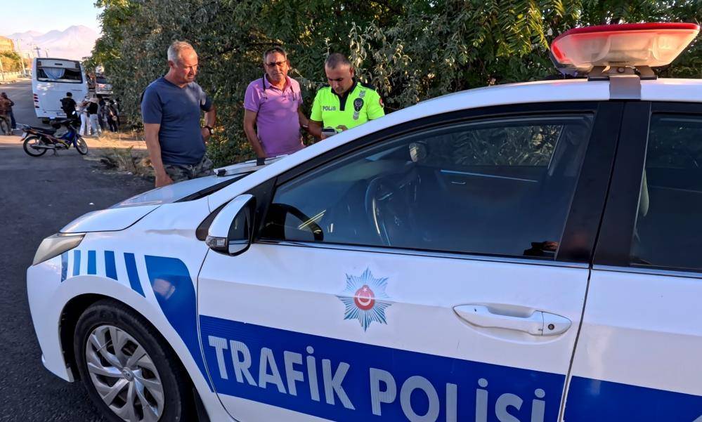 Konya’dan dönen Çinli turistlere kaza şoku! TIR çarptı 5