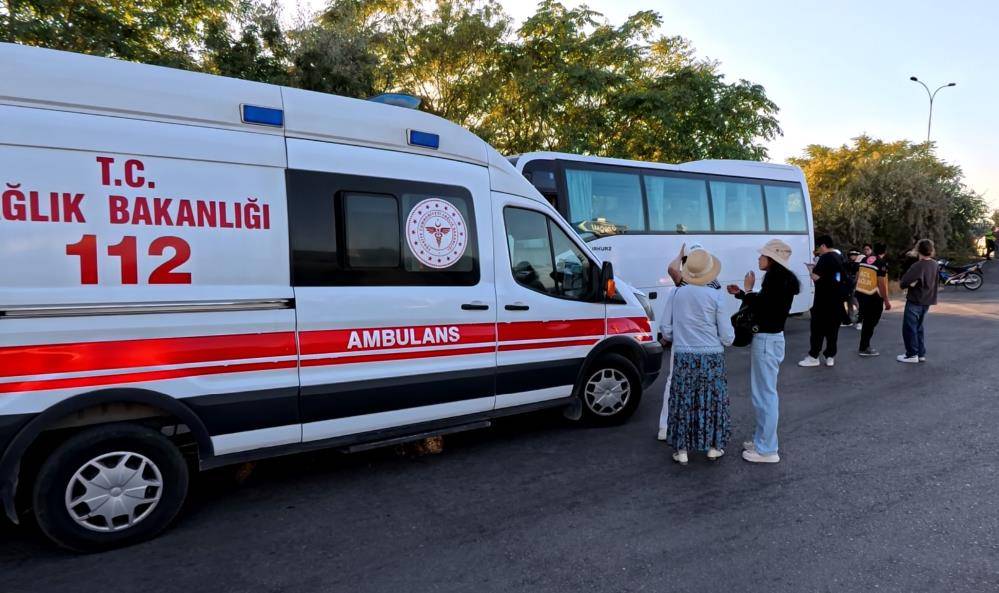 Konya’dan dönen Çinli turistlere kaza şoku! TIR çarptı 4