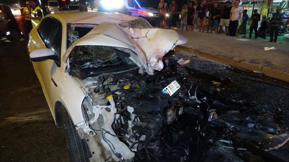 Kara yolunu savaş alanına çeviren kaza: 2 ölü, 2 yaralı 6