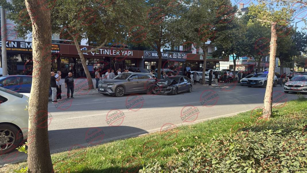 Konya’da TOGG’a çarpan BMW bu hale geldi 6