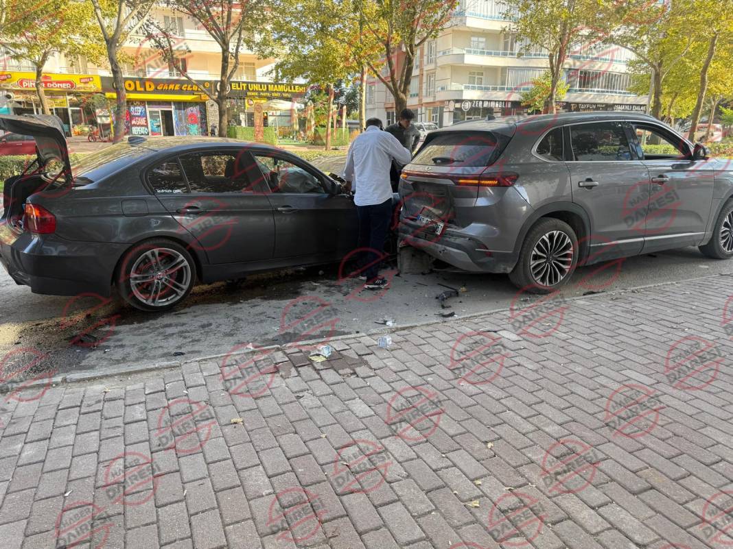 Konya’da TOGG’a çarpan BMW bu hale geldi 7