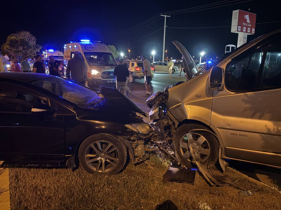 Maçtan dönen futbolcular kaza yaptı! Yaralılar var 3
