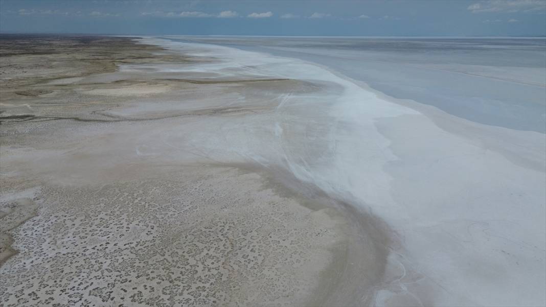 Tuz Gölü alarm veriyor! 3 il arasında yürünecek kadar küçüldü 18