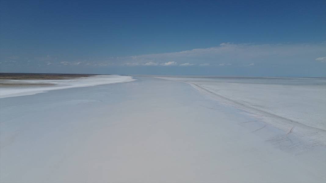 Tuz Gölü alarm veriyor! 3 il arasında yürünecek kadar küçüldü 20