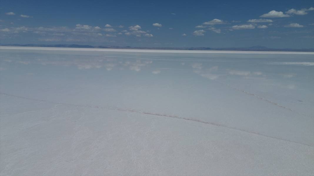 Tuz Gölü alarm veriyor! 3 il arasında yürünecek kadar küçüldü 19