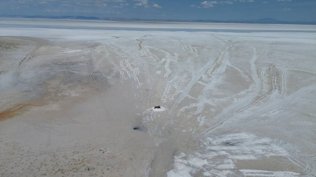 Tuz Gölü alarm veriyor! 3 il arasında yürünecek kadar küçüldü 17