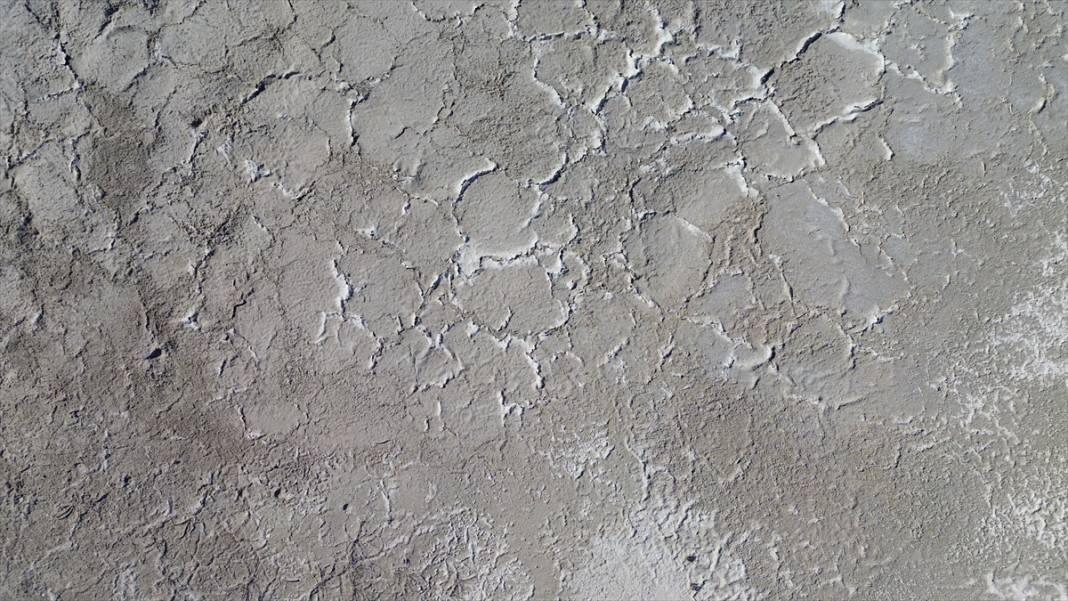 Tuz Gölü alarm veriyor! 3 il arasında yürünecek kadar küçüldü 11