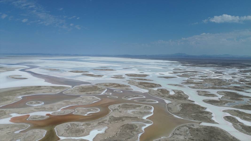 Tuz Gölü alarm veriyor! 3 il arasında yürünecek kadar küçüldü 13
