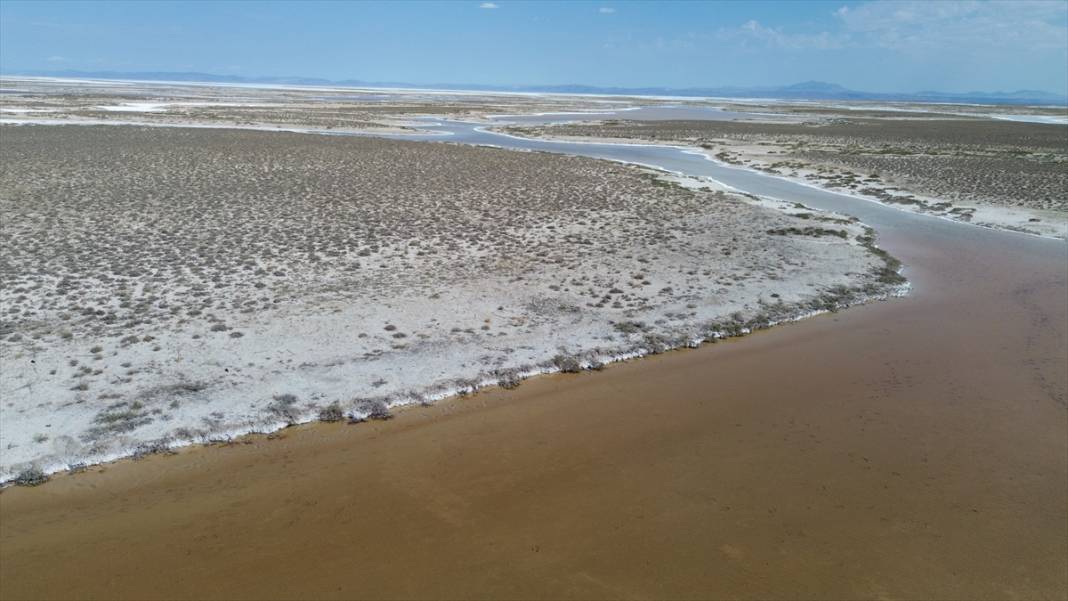 Tuz Gölü alarm veriyor! 3 il arasında yürünecek kadar küçüldü 8