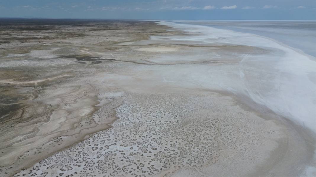 Tuz Gölü alarm veriyor! 3 il arasında yürünecek kadar küçüldü 6