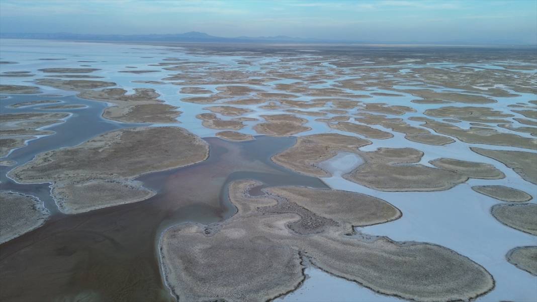 Tuz Gölü alarm veriyor! 3 il arasında yürünecek kadar küçüldü 2