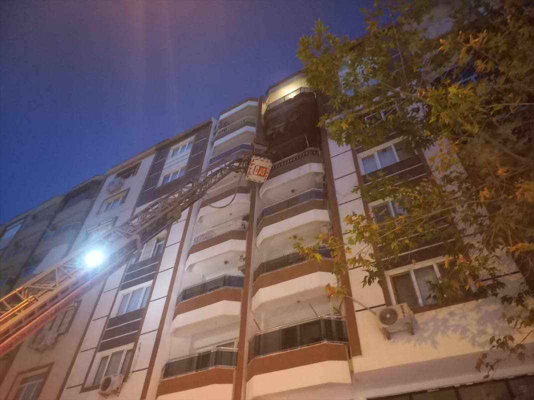 Karısına kızıp evi yaktı 1