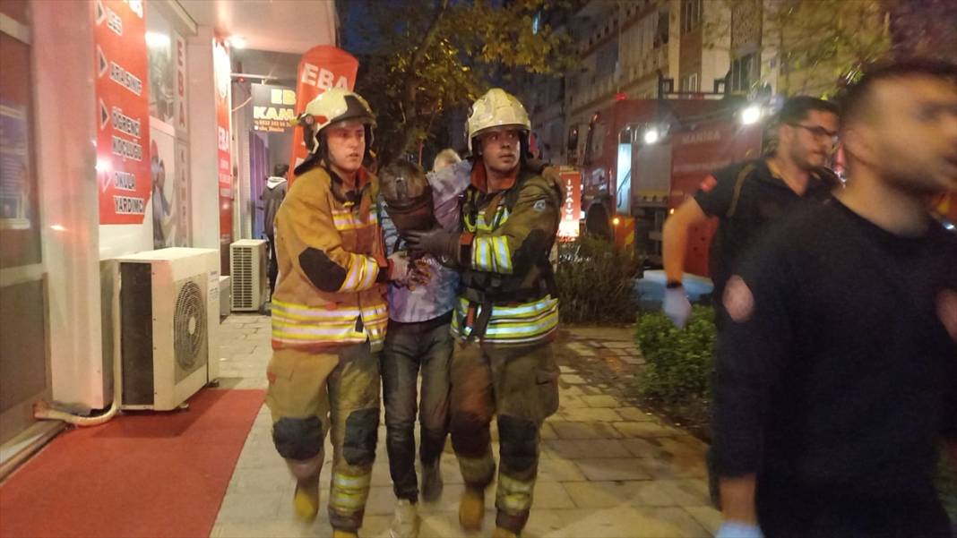 Karısına kızıp evi yaktı 5