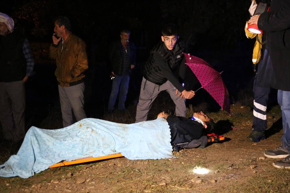 Turdan dönen midibüs devrildi, 25 kişi yaralandı 4