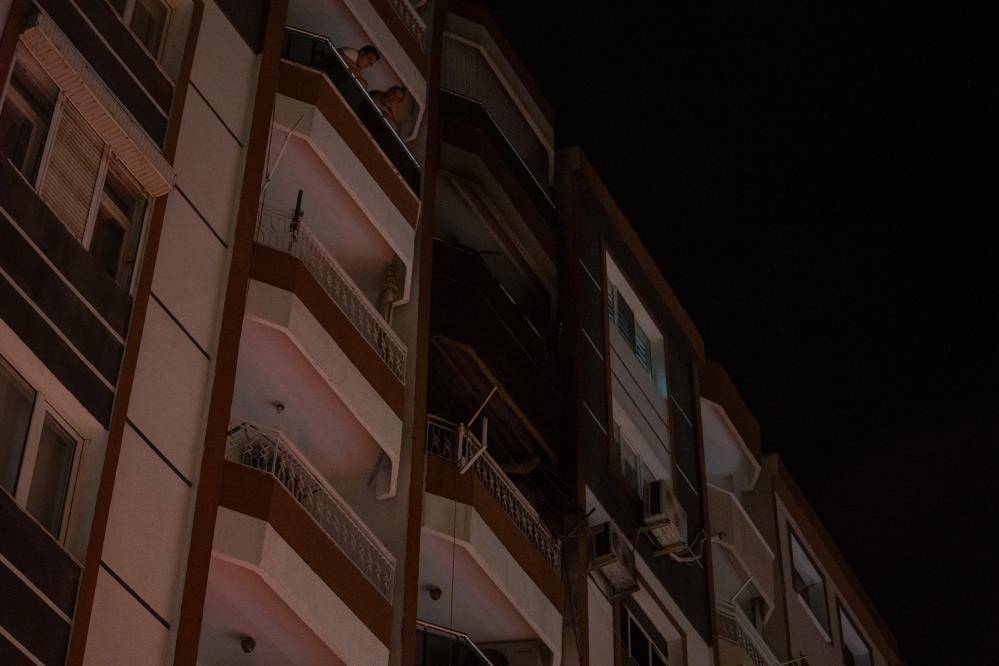 Karısına kızıp evi yaktı 8