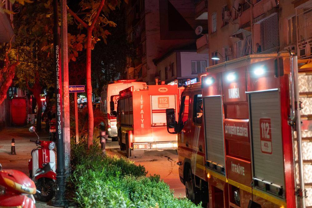 Karısına kızıp evi yaktı 7