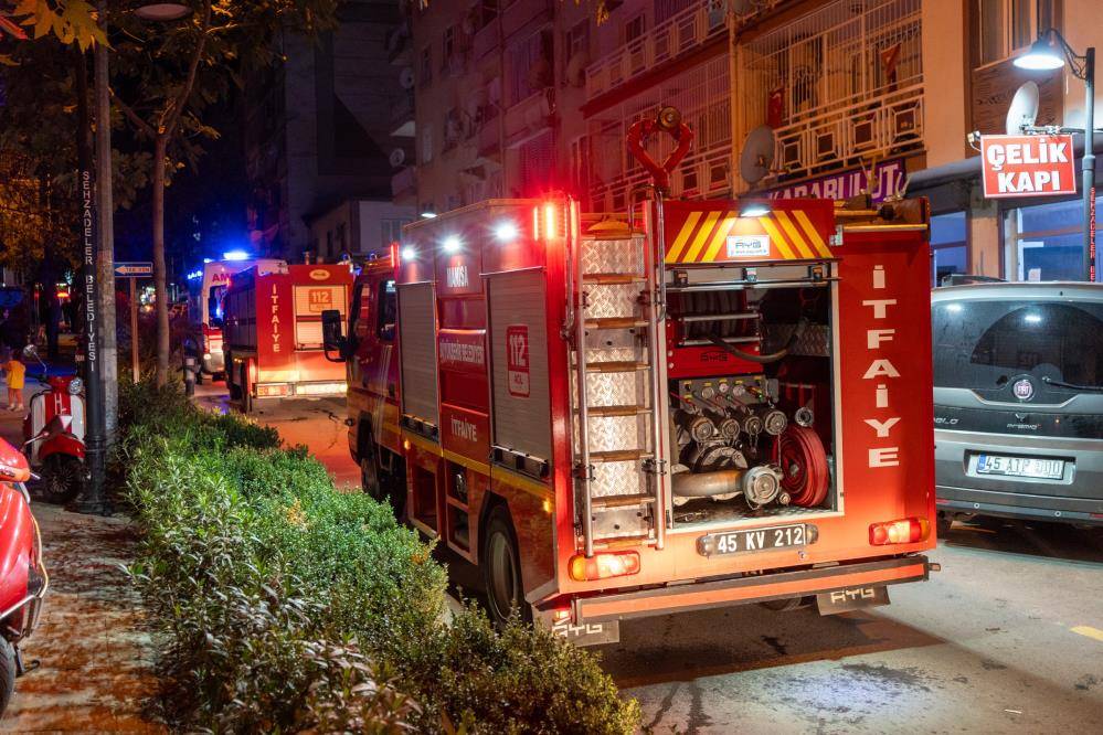 Karısına kızıp evi yaktı 6