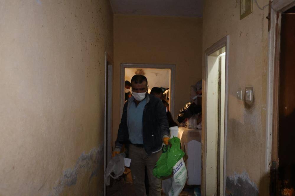 Akıllara durgunluk veren olay! 1 ay annesinin cesediyle yaşadı 5