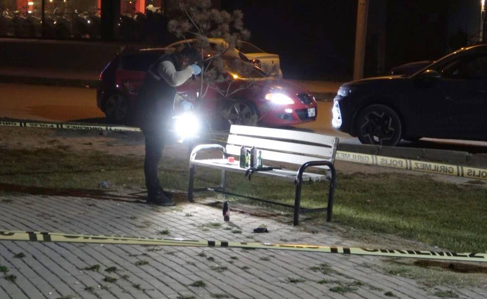 2 genç, parkta kavga için molotofkokteyli hazırlarken yakalandı 3