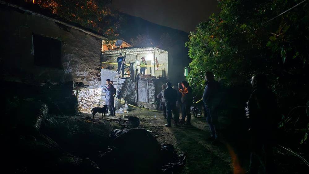 Aile kavgası faciayla bitti! Baba, oğlunu öldürüp, eşini yaraladı 2