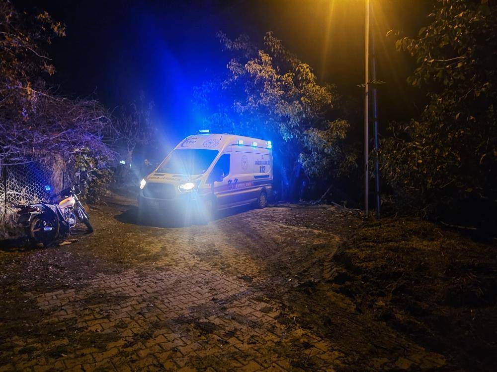 Aile kavgası faciayla bitti! Baba, oğlunu öldürüp, eşini yaraladı 4