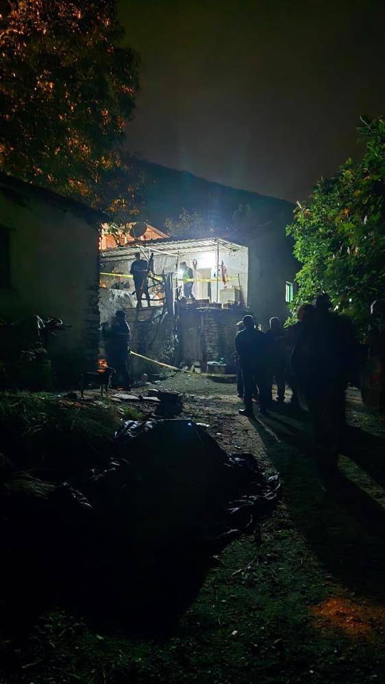 Aile kavgası faciayla bitti! Baba, oğlunu öldürüp, eşini yaraladı 6