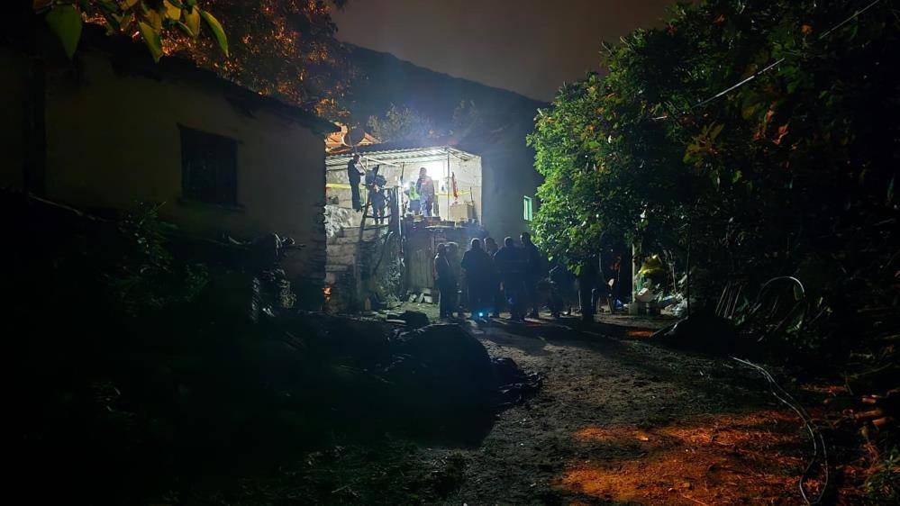 Aile kavgası faciayla bitti! Baba, oğlunu öldürüp, eşini yaraladı 5