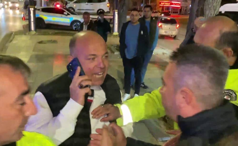 Alkollü sürücü ve yakınlarından trafik polislerine yumruklu saldırı 9