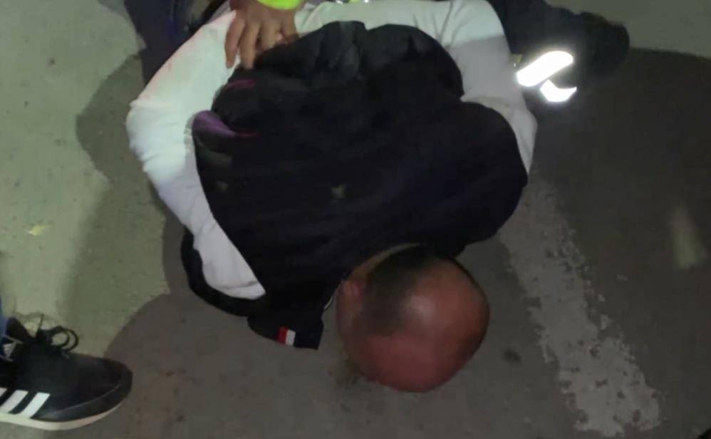 Alkollü sürücü ve yakınlarından trafik polislerine yumruklu saldırı 10