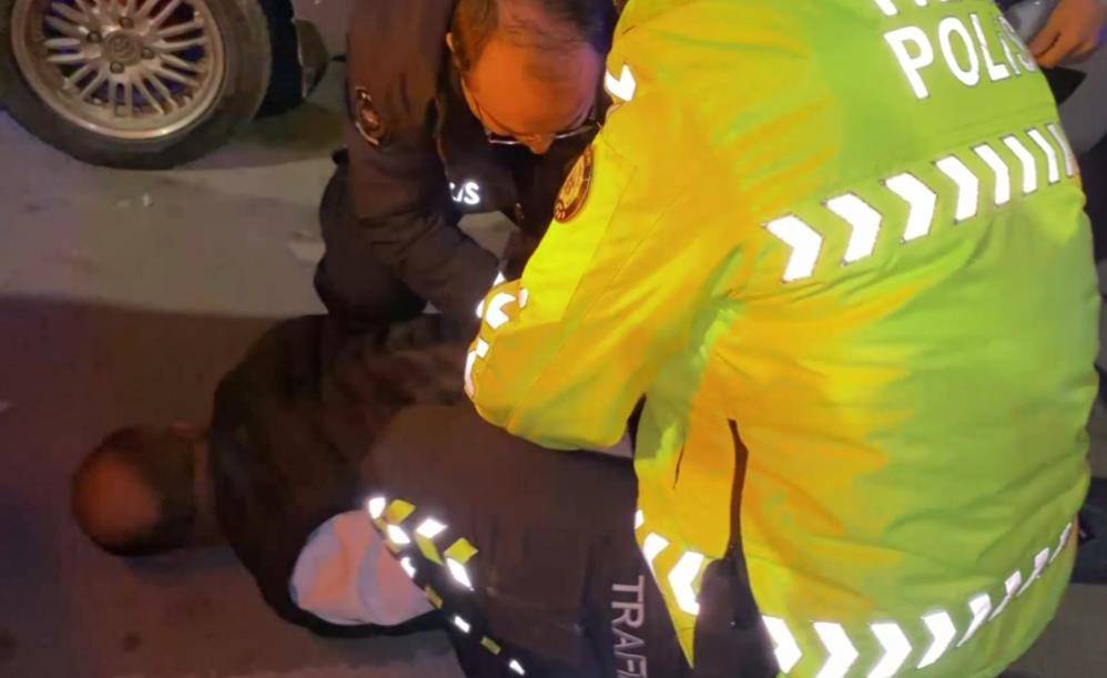 Alkollü sürücü ve yakınlarından trafik polislerine yumruklu saldırı 6