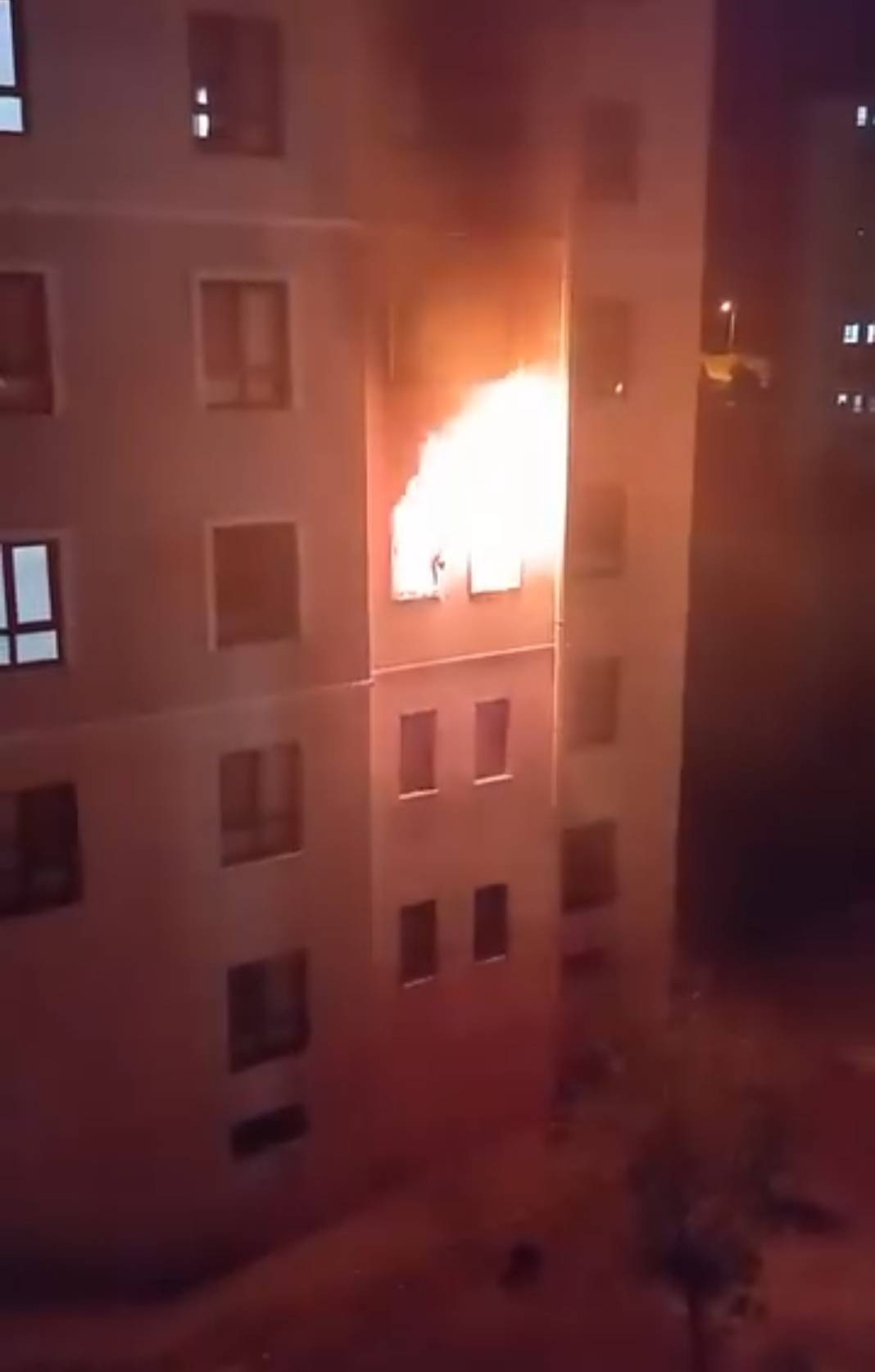 10 katlı binada yangın faciası! 1 ölü, 14 yaralı var 1