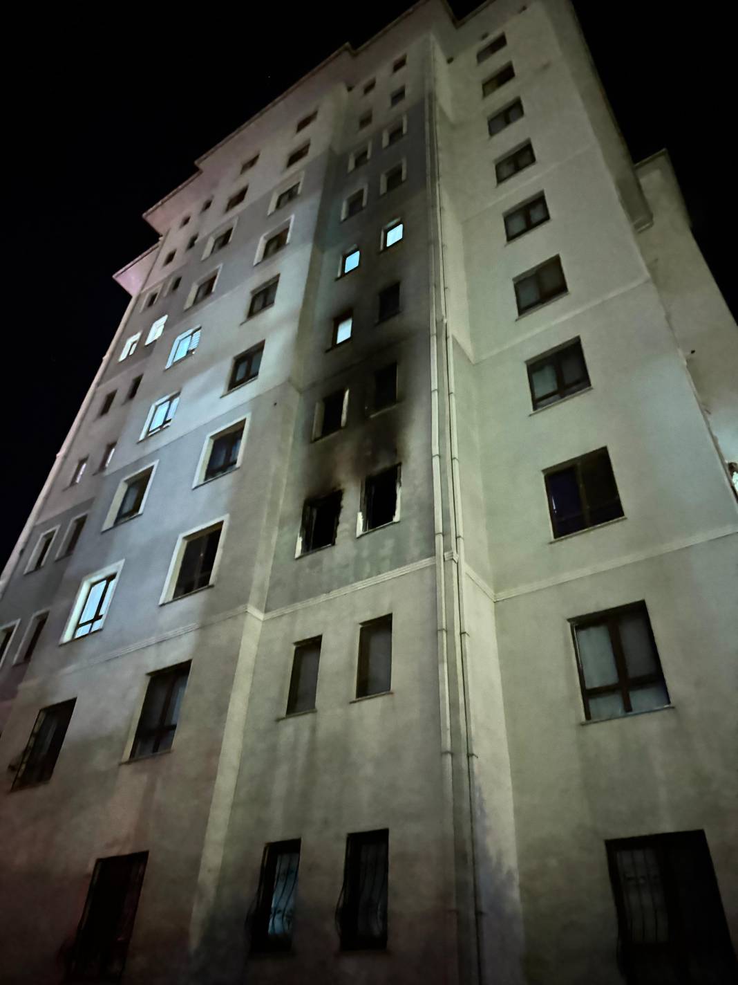 10 katlı binada yangın faciası! 1 ölü, 14 yaralı var 2