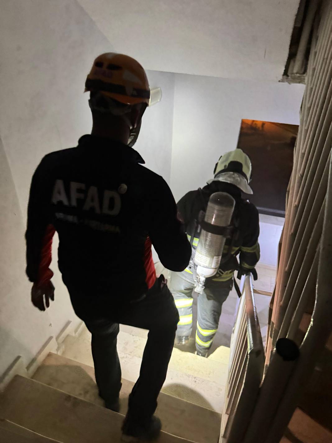 10 katlı binada yangın faciası! 1 ölü, 14 yaralı var 5