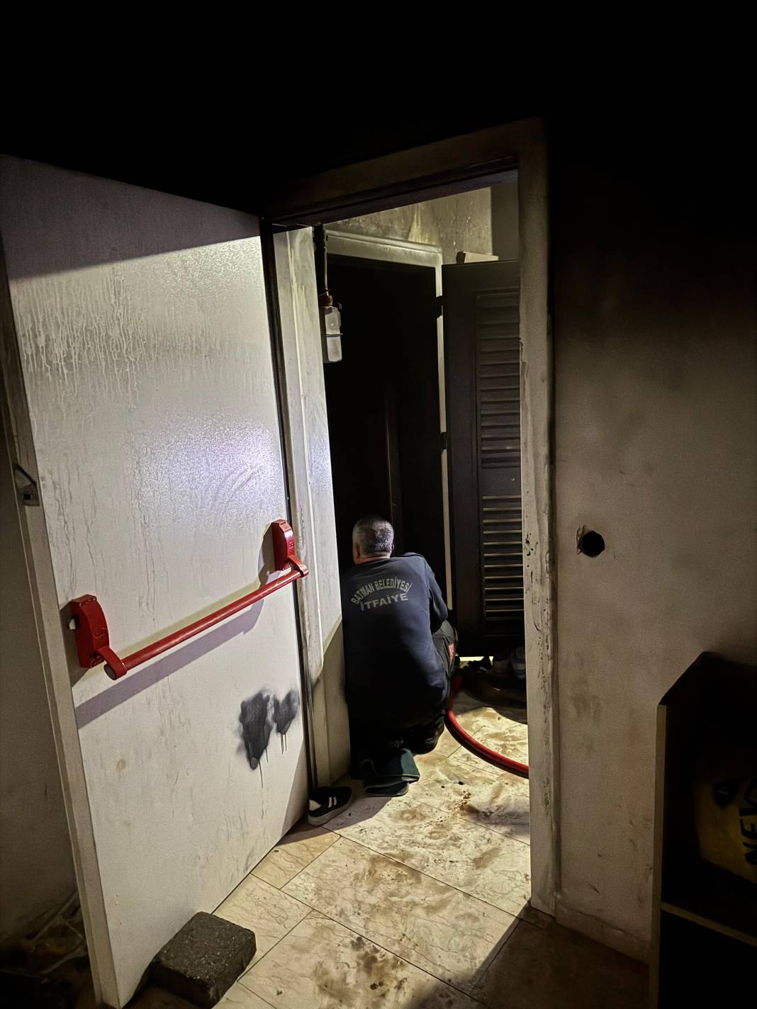 10 katlı binada yangın faciası! 1 ölü, 14 yaralı var 4