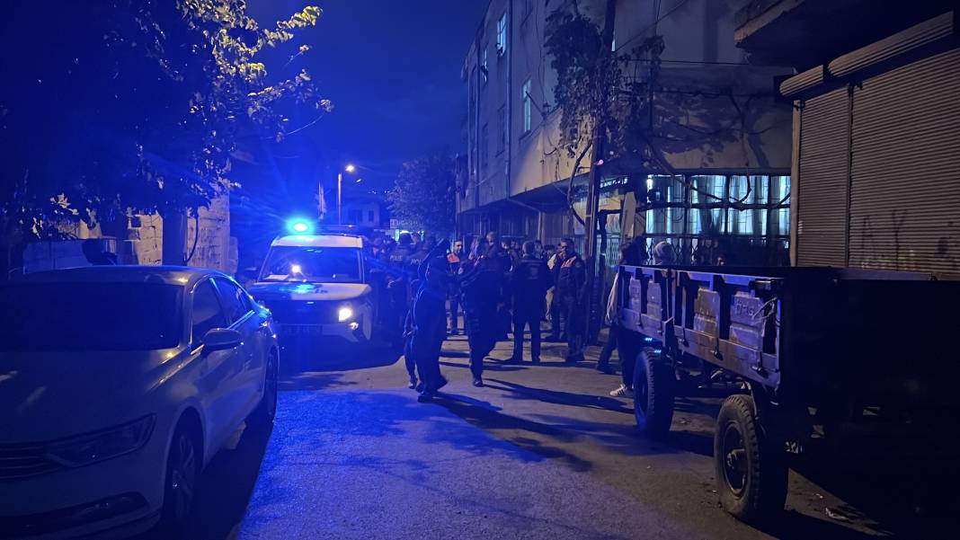 Bakkalda yan bakma kavgası! Bir kişi bıçaklandı 6