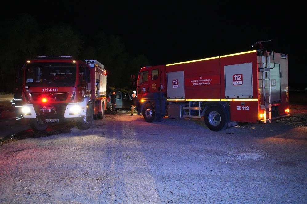 2 TIR ile 3 otomobil çarpıştı! Ölü ve yaralılar var 3