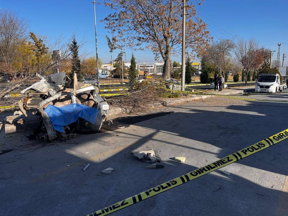 Üçü de 15 yaşındaydı! Otomobil ikiye bölündü, 2’si öldü 10