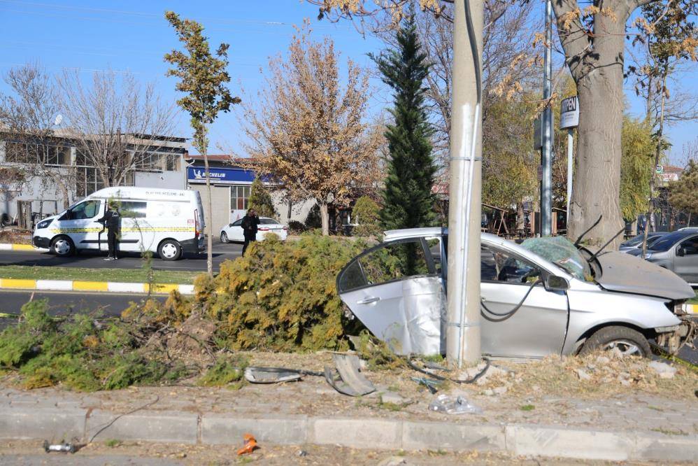 Üçü de 15 yaşındaydı! Otomobil ikiye bölündü, 2’si öldü 9