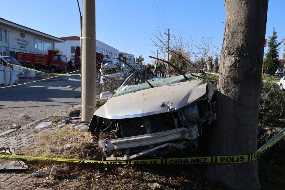 Üçü de 15 yaşındaydı! Otomobil ikiye bölündü, 2’si öldü 15