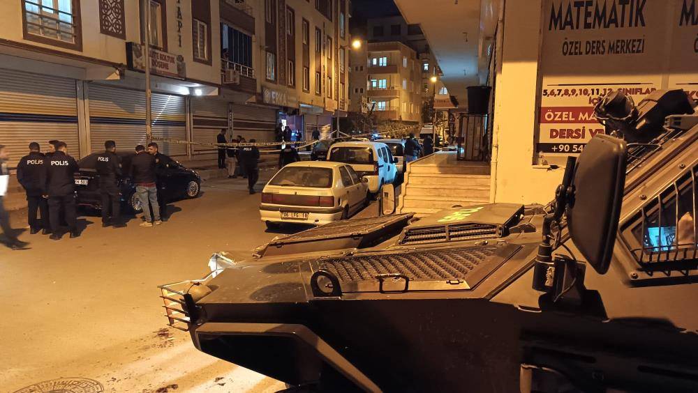 Alacak kavgasında silahlar çekildi: 2 ölü, 3 yaralı 1