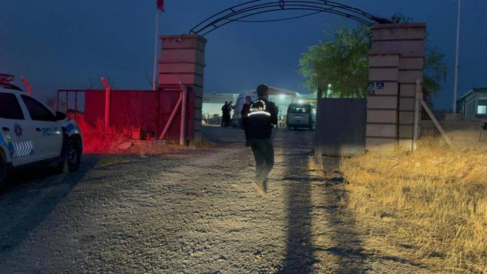 Miras kavgasında kan döküldü! Amcası dahil 4 akrabasını bıçakladı 2