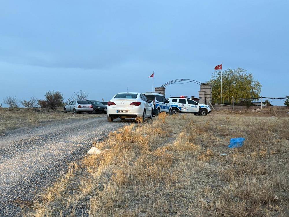 Miras kavgasında kan döküldü! Amcası dahil 4 akrabasını bıçakladı 1
