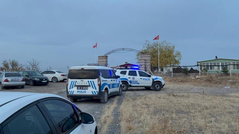 Miras kavgasında kan döküldü! Amcası dahil 4 akrabasını bıçakladı 3