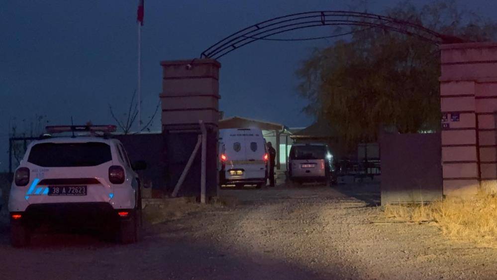 Miras kavgasında kan döküldü! Amcası dahil 4 akrabasını bıçakladı 4