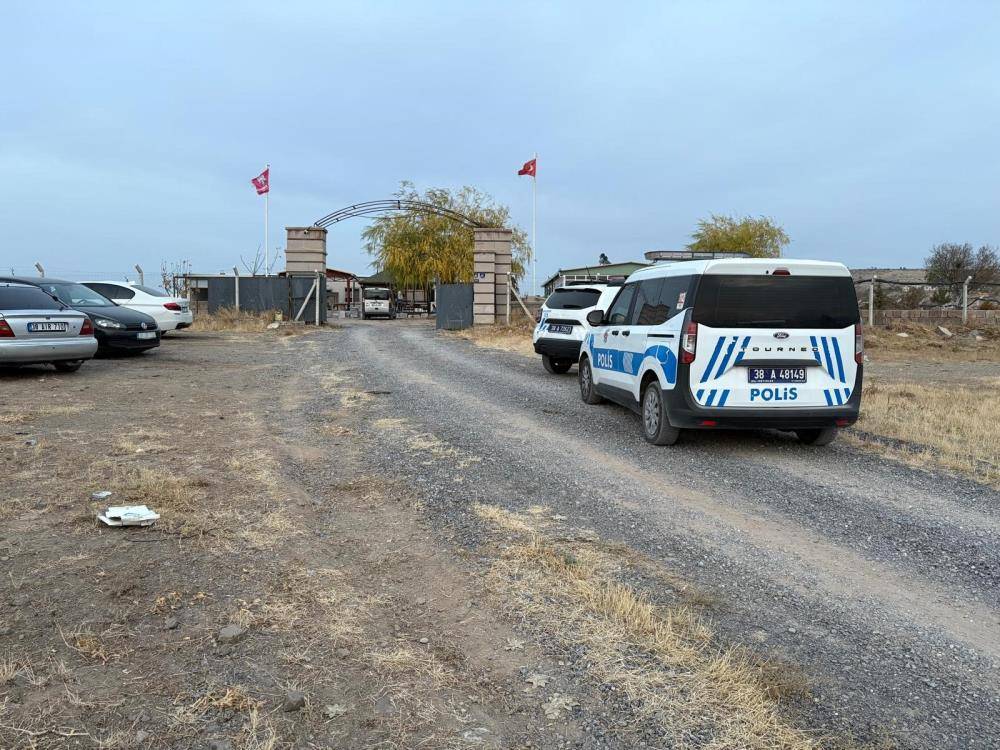 Miras kavgasında kan döküldü! Amcası dahil 4 akrabasını bıçakladı 5