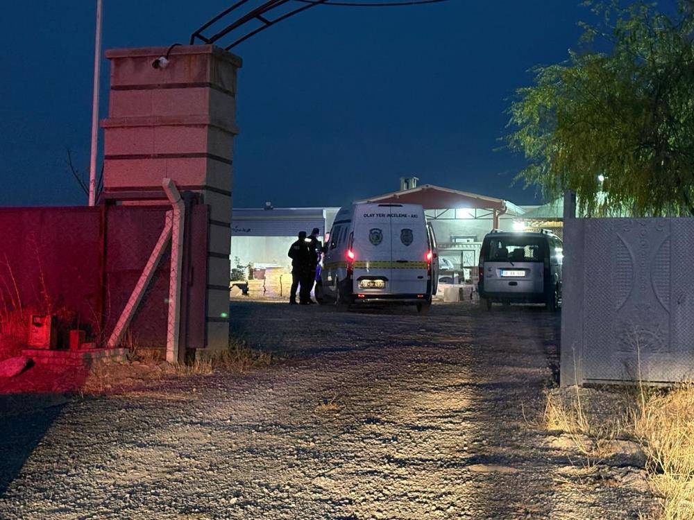 Miras kavgasında kan döküldü! Amcası dahil 4 akrabasını bıçakladı 6