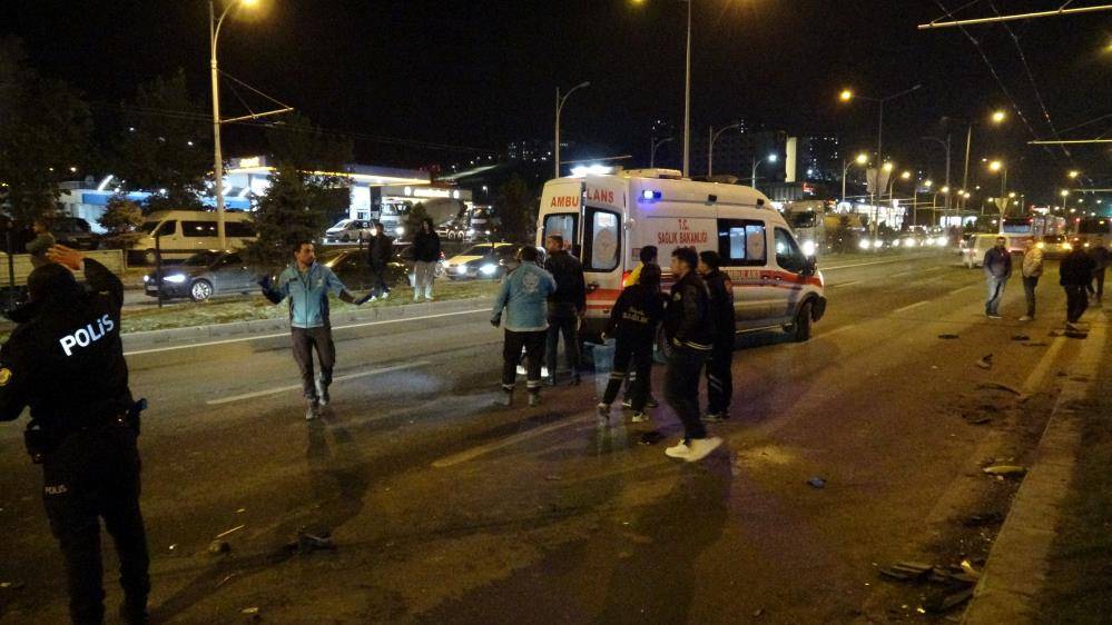 Otomobil, otobüs ve TIR çarpıştı: 2 ölü, 3 yaralı 7