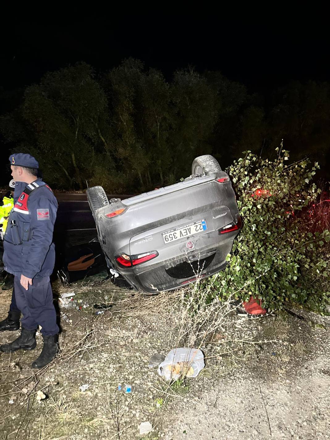 2 TIR ile 3 otomobil çarpıştı! Ölü ve yaralılar var 17